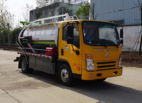 大運(yùn)    清洗吸污車(chē)